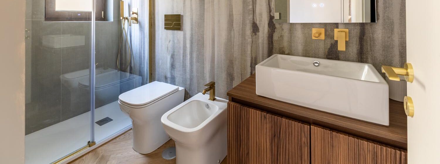 Bagno ristrutturato male: i segnali che si vedono subito (e quelli che emergono dopo)
